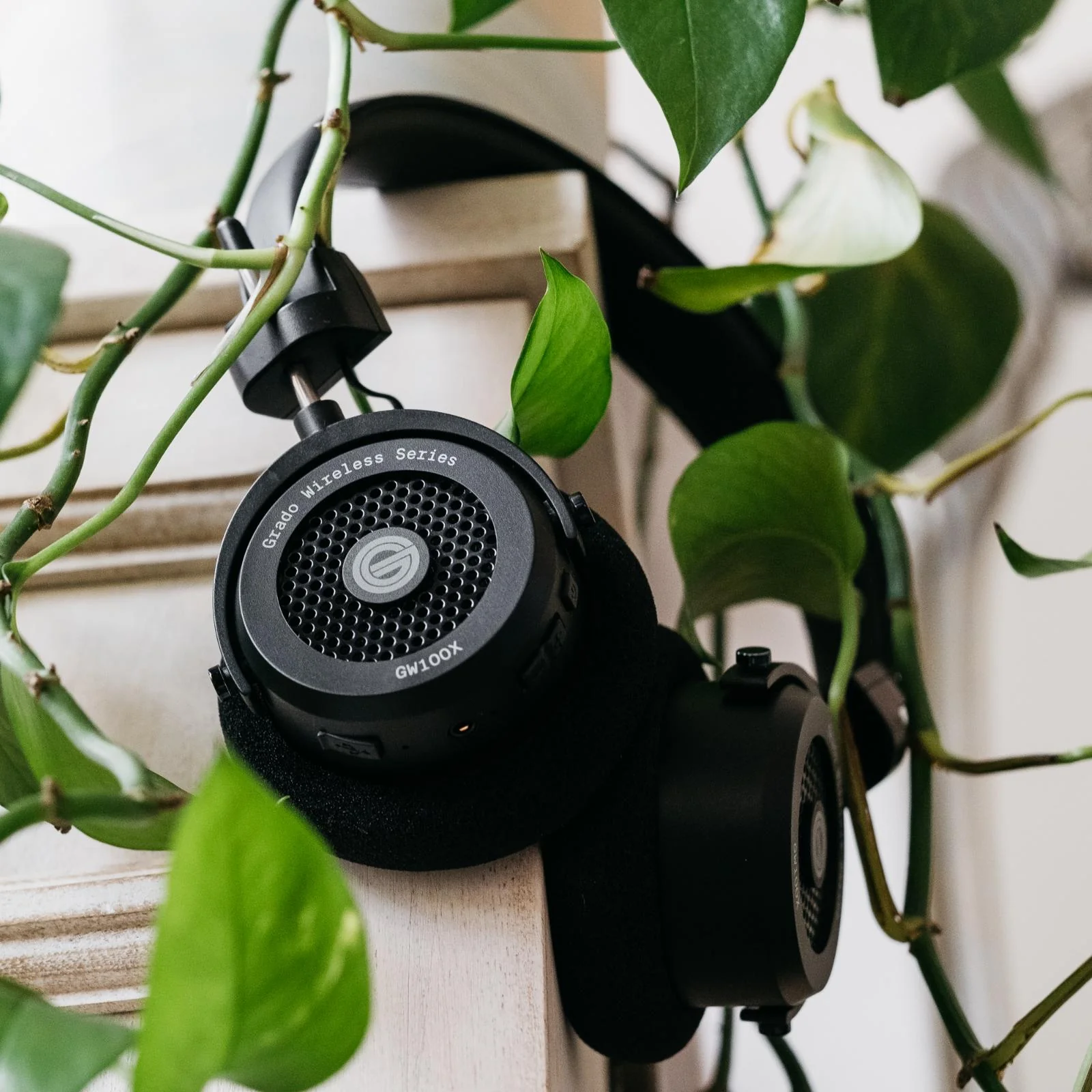 Grado GW100X Wireless Bluetooth 5.2 USB C 3.5mm AUX Open Air Stereo Headphones - Image 10